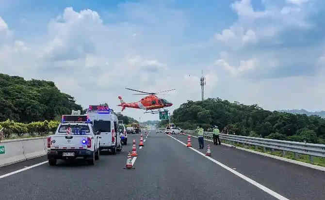 且末高速公路汽车救援案例
